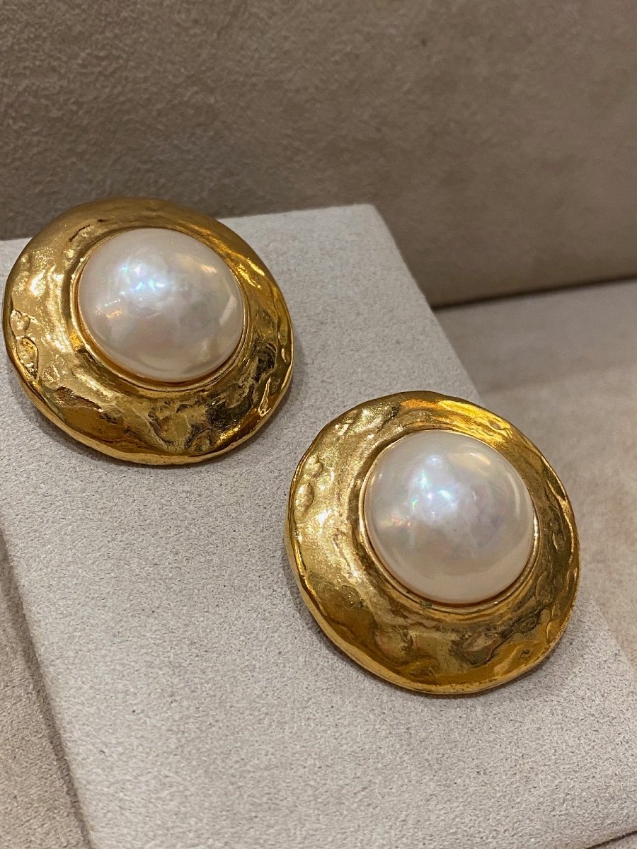 Yves Saint Laurent, Boucles d'oreilles clips dorées et perles fantaisie