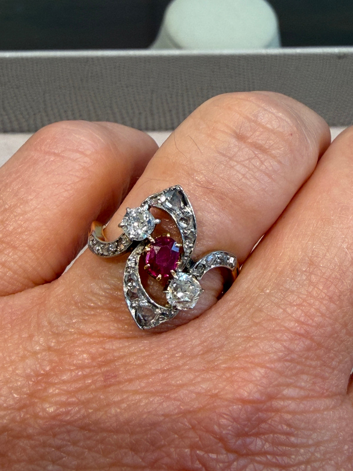 BAGUE ANCIENNE RUBIS & DIAMANTS