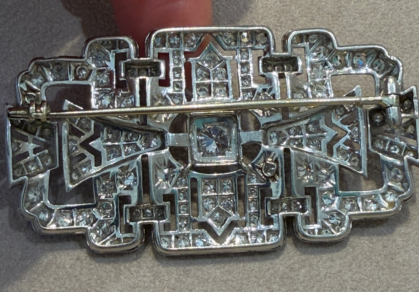 IMPORTANTE BROCHE ART DECO PLATINE & DIAMANTS