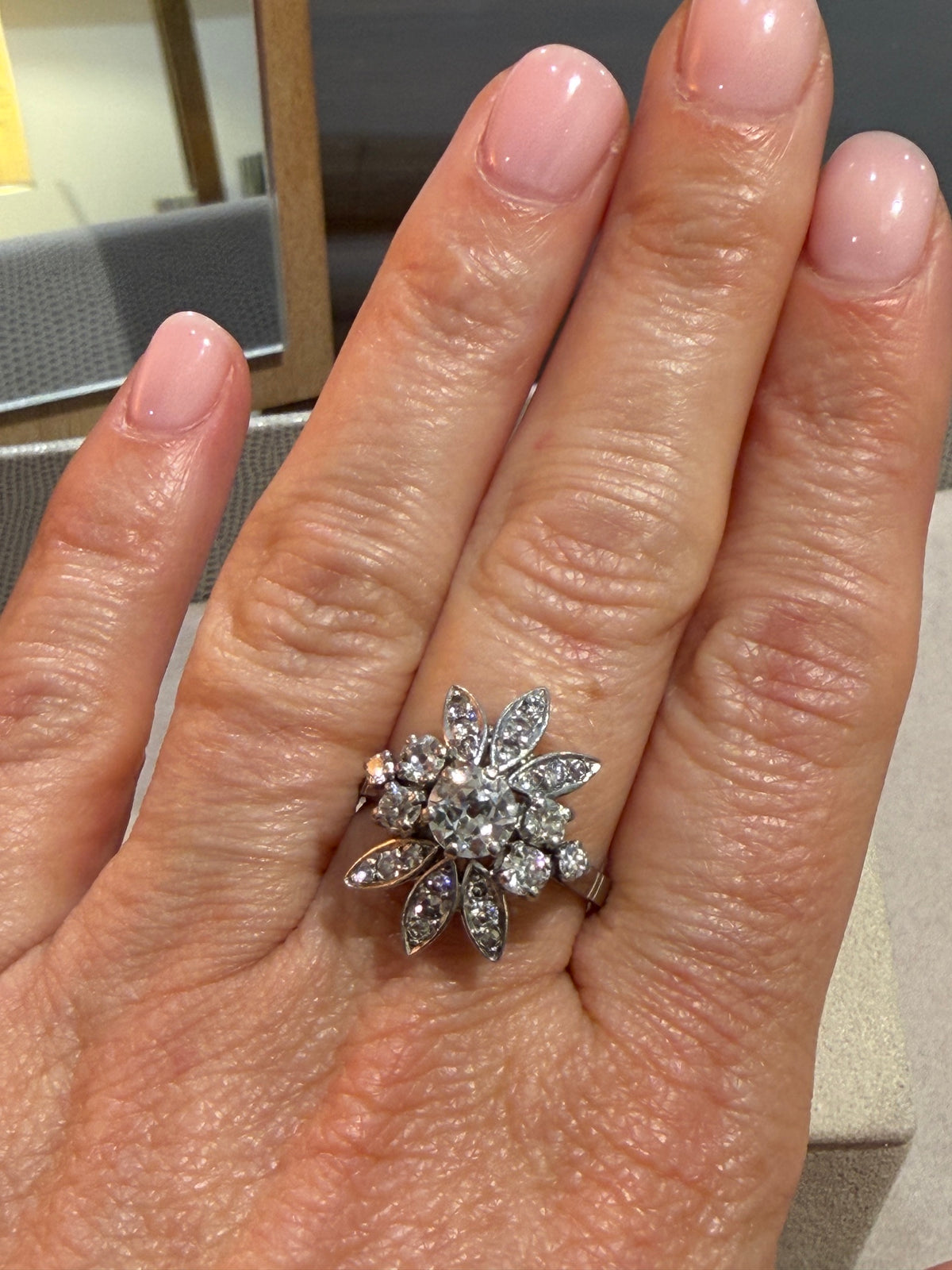 BAGUE ANCIENNE FLEUR EN DIAMANTS