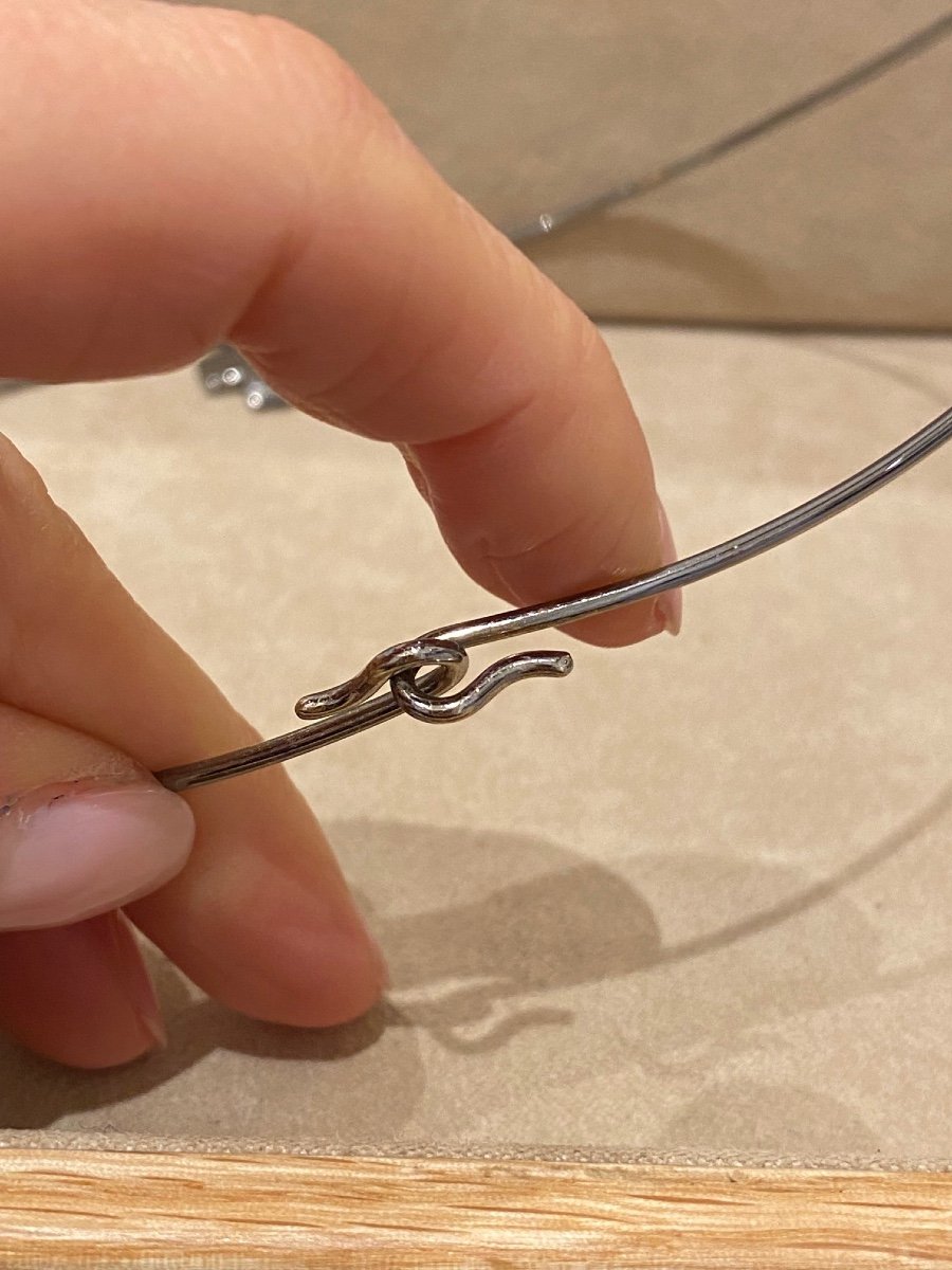 Pomellato, Collier Rigide Avec Croix En Or Pavée De Saphirs