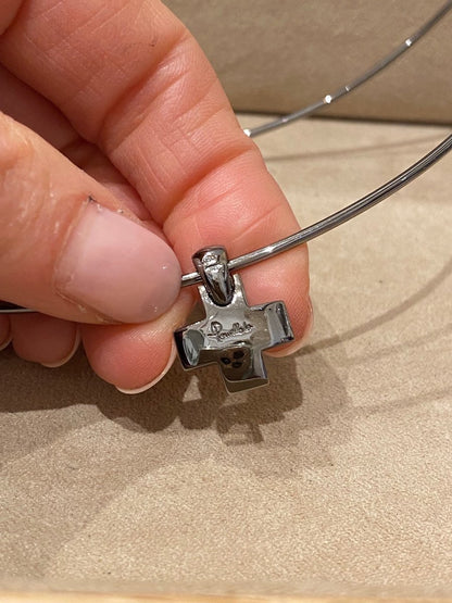 Pomellato, Collier Rigide Avec Croix En Or Pavée De Saphirs