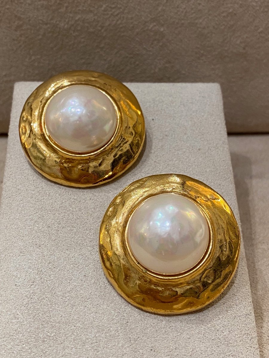 Yves Saint Laurent, Boucles d'oreilles clips dorées et perles fantaisie