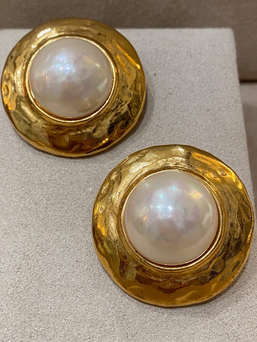 Yves Saint Laurent, Boucles d'oreilles clips dorées et perles fantaisie