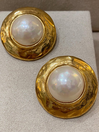 Yves Saint Laurent, Boucles d'oreilles clips dorées et perles fantaisie