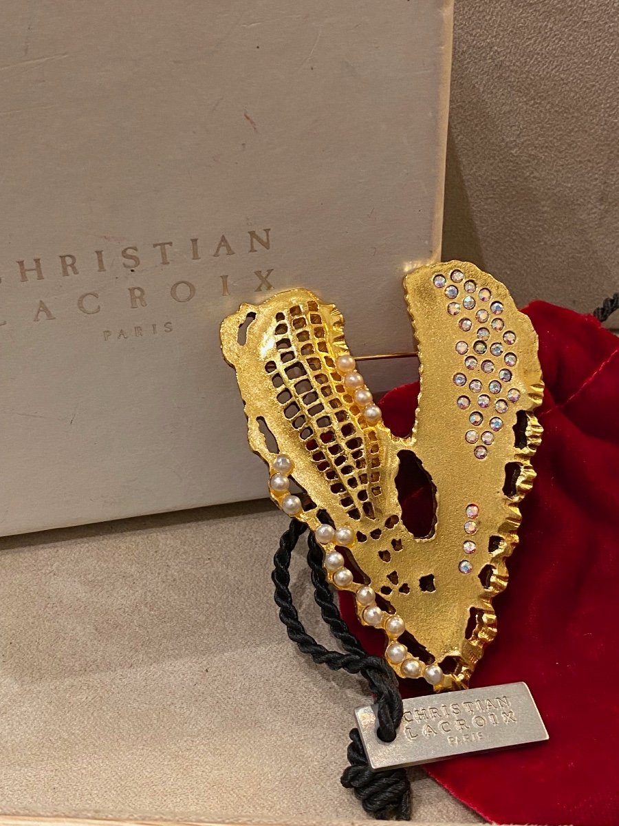 Christian Lacroix, Broche coeur perles et strass fantaisie