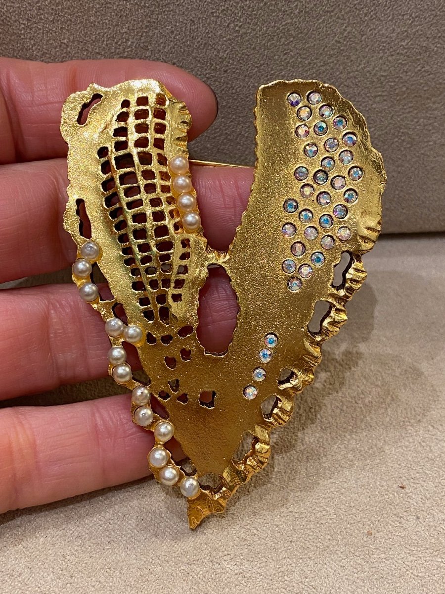 Christian Lacroix, Broche coeur perles et strass fantaisie