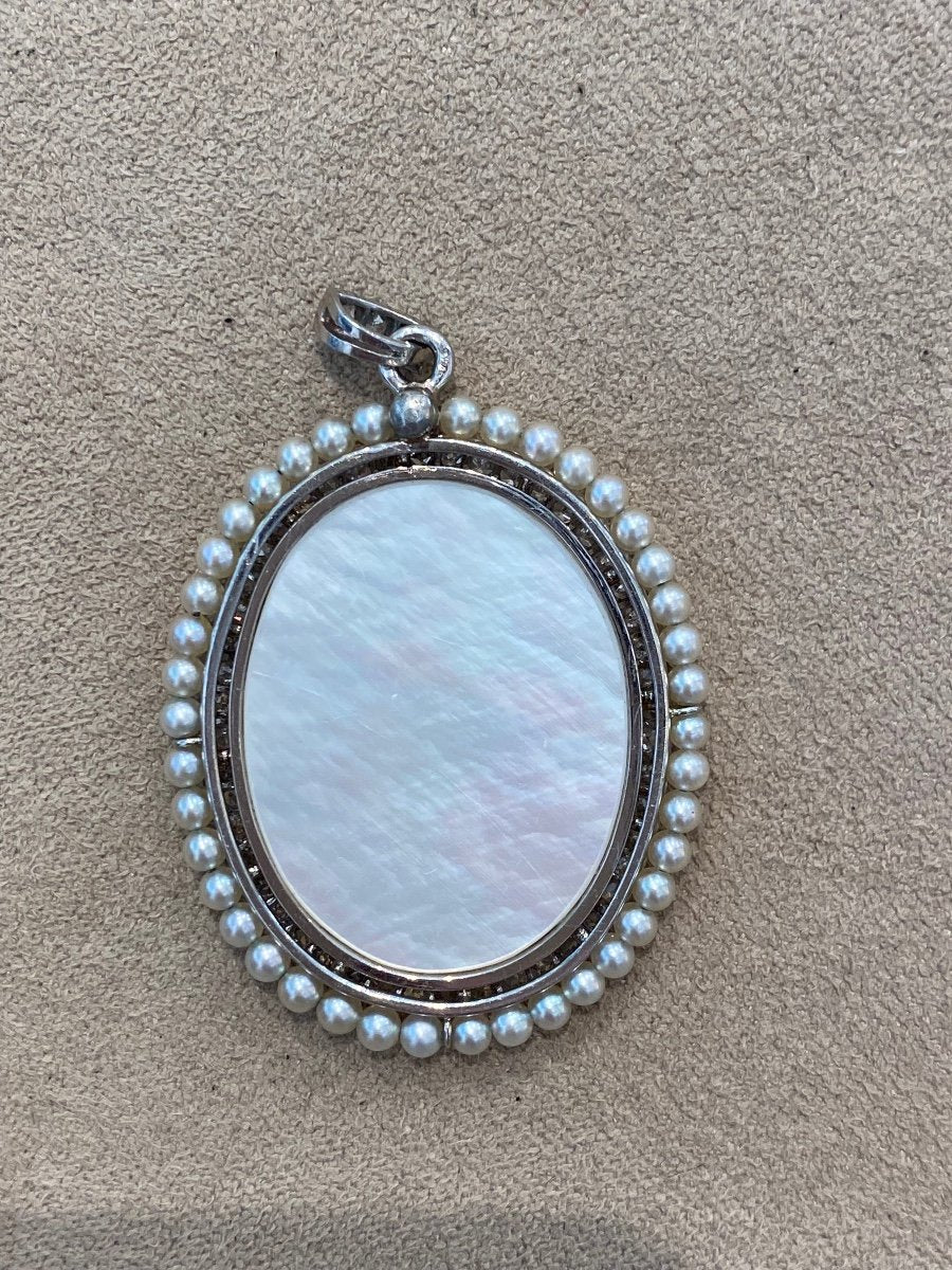 Jener, Médaille De La Vierge Dans Un Entourage De Diamants