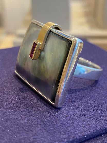 Janine Renard (1947), Modernist Mother-of-Pearl and Ruby Ring