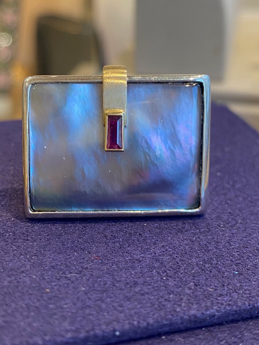 Janine Renard (1947), Modernist Mother-of-Pearl and Ruby Ring