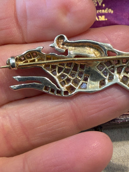 BROCHE VICTORIENNE ANCIENNE REPRESENTANT UN JOCKEY SUR SON PUR-SANG