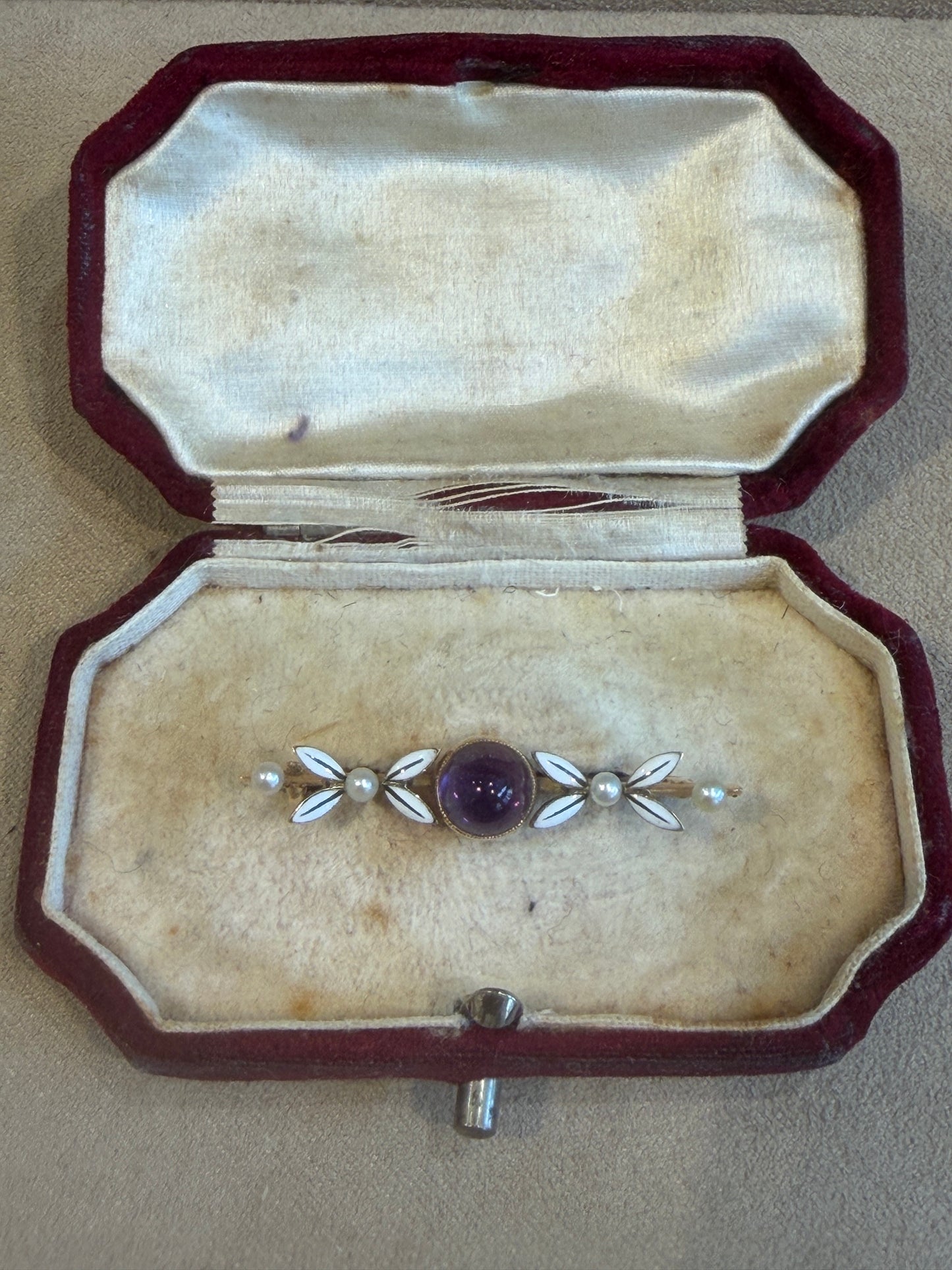 BROCHE ANCIENNE AMETHYSTE, EMAIL & PERLES