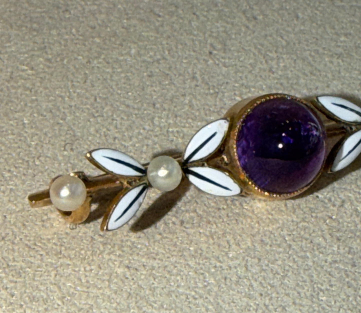 BROCHE ANCIENNE AMETHYSTE, EMAIL & PERLES
