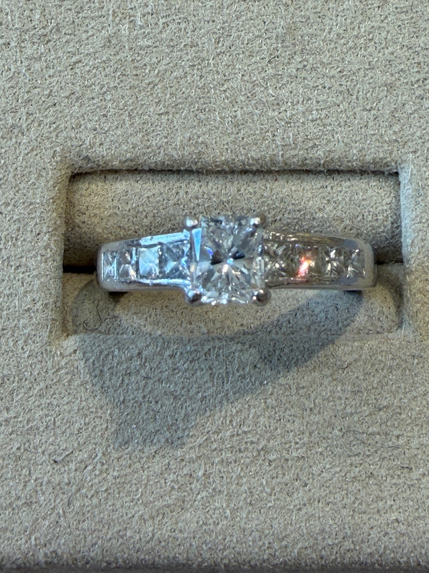 BAGUE OR GRIS & DIAMANT BLANC EXCEPTIONNELLE