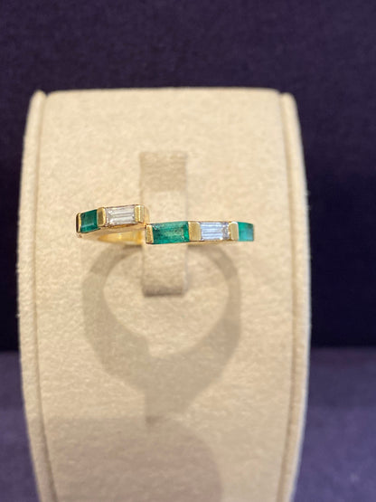 Demi alliance en or diamants & émeraudes