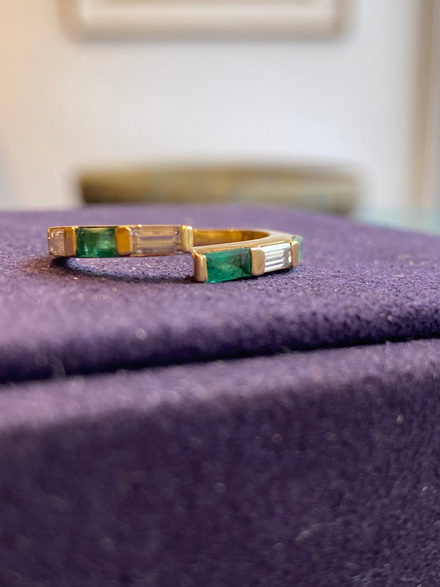 Demi alliance en or diamants & émeraudes