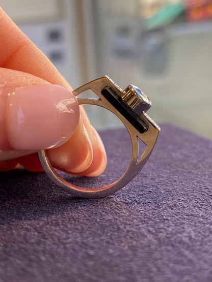 BAGUE STYLE ART DECO, DIAMANTS & ONYX