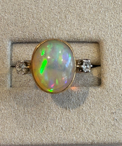 BAGUE ANCIENNE OPALE & DIAMANTS