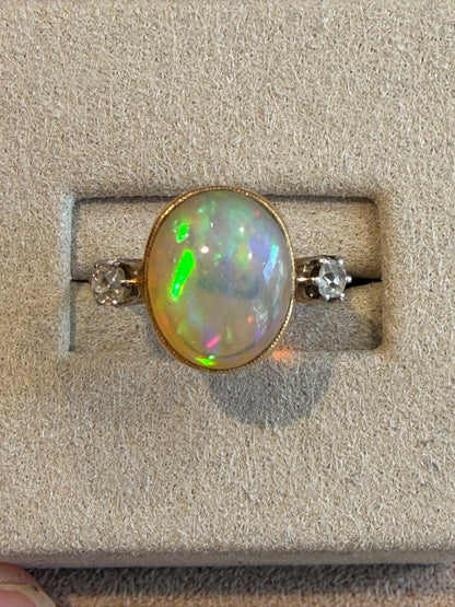 BAGUE ANCIENNE OPALE & DIAMANTS
