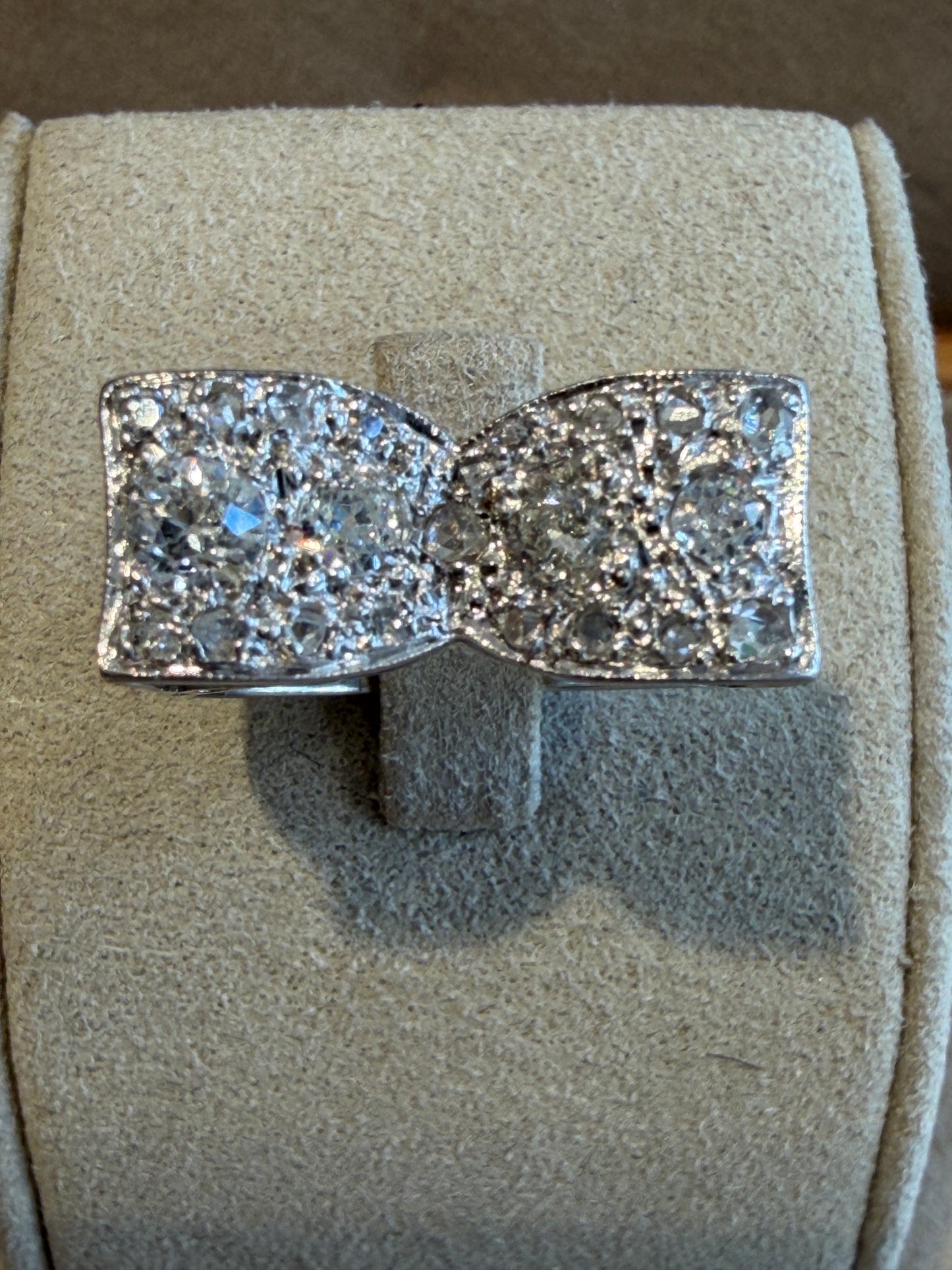 BAGUE NOEUD PAVAGE DE DIAMANTS