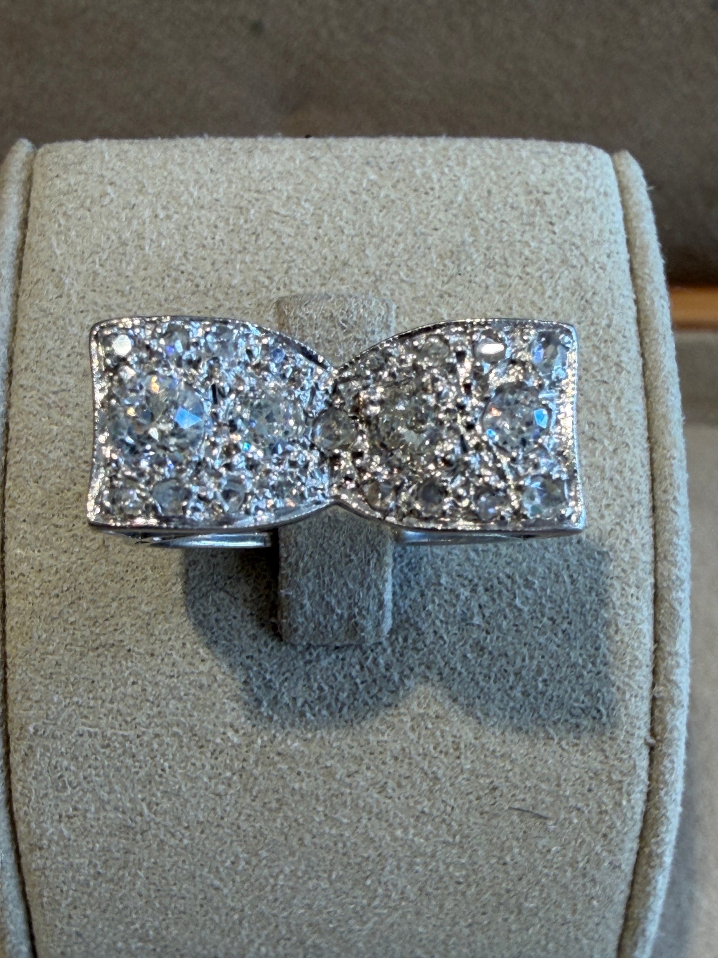 BAGUE NOEUD PAVAGE DE DIAMANTS
