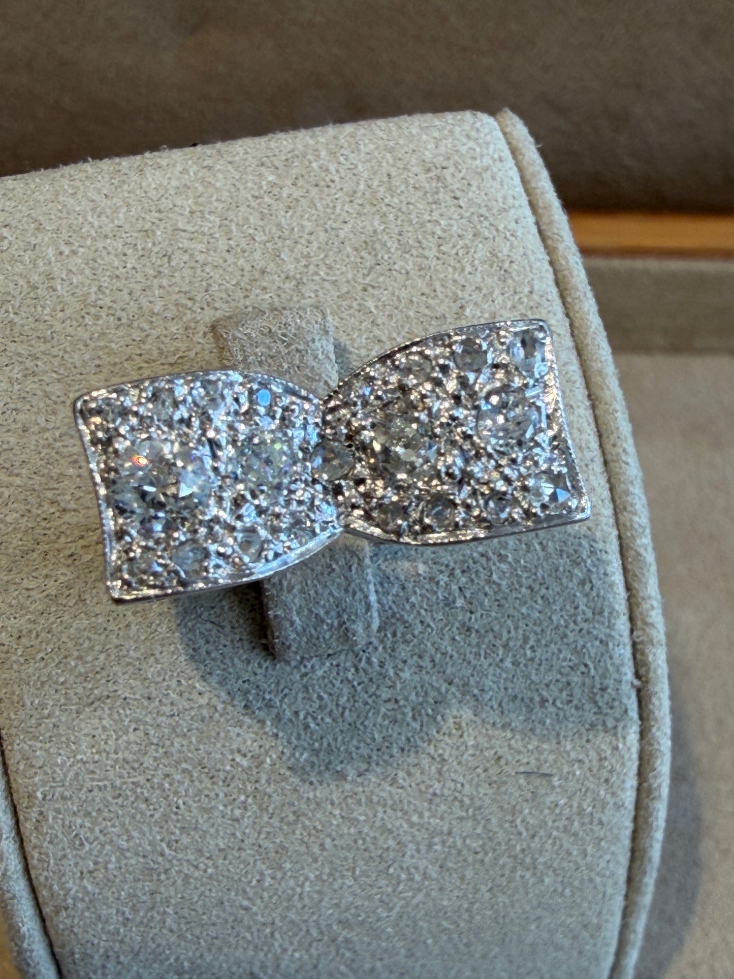 BAGUE NOEUD PAVAGE DE DIAMANTS