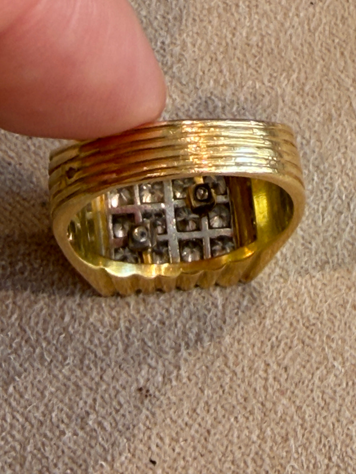 BAGUE CHEVALIERE EN OR  & DIAMANTS