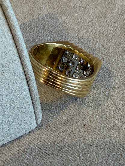 BAGUE CHEVALIERE EN OR  & DIAMANTS