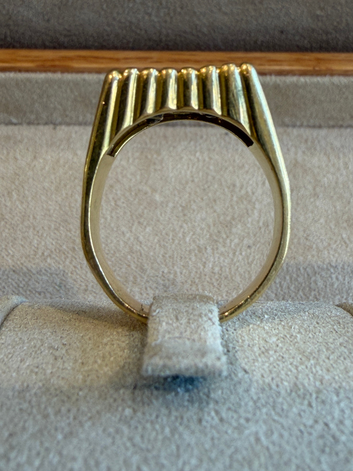 BAGUE CHEVALIERE EN OR  & DIAMANTS