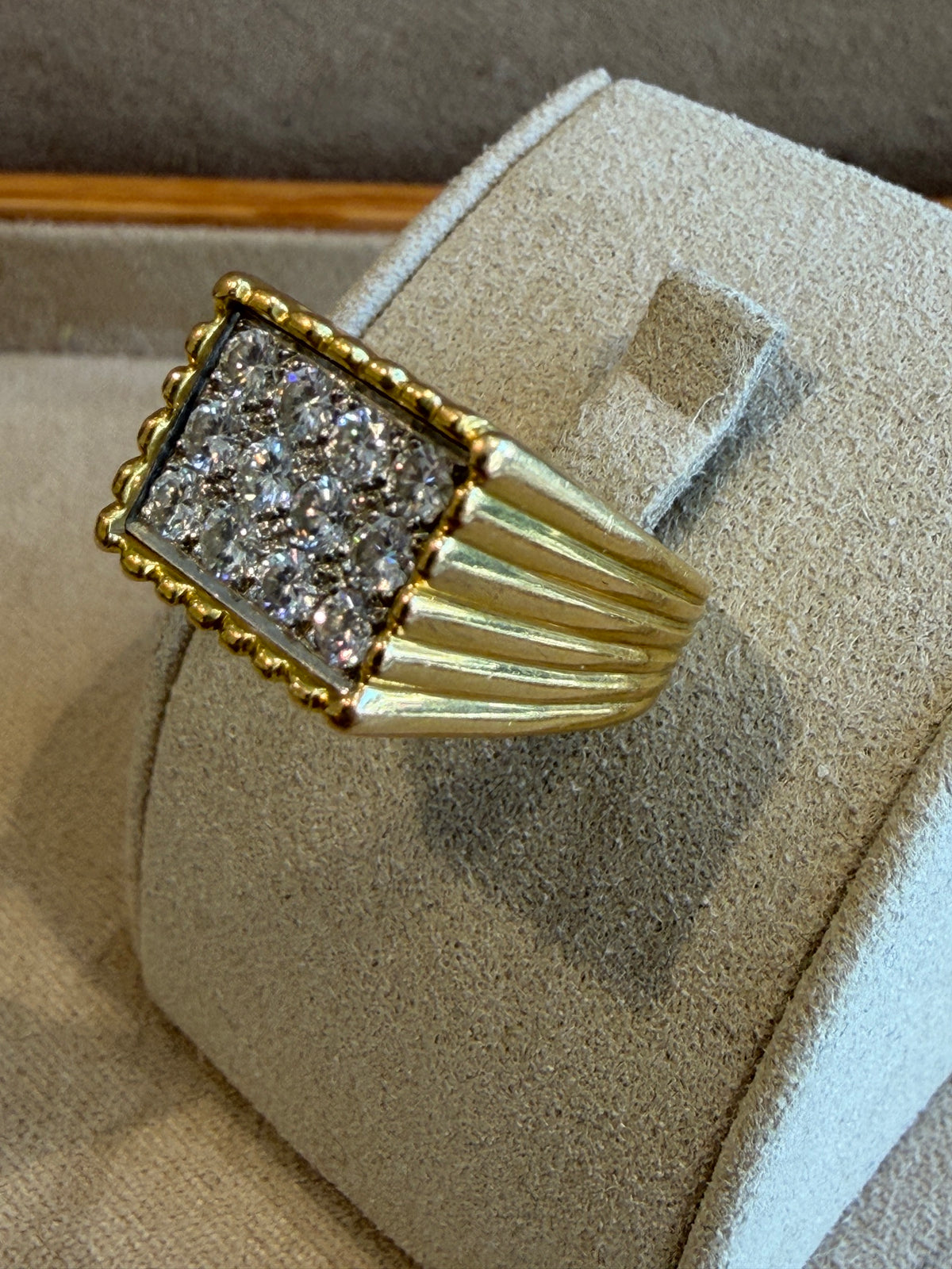 BAGUE CHEVALIERE EN OR  & DIAMANTS