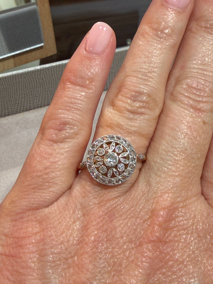 BAGUE ANCIENNE ROSACE EN DIAMANTS