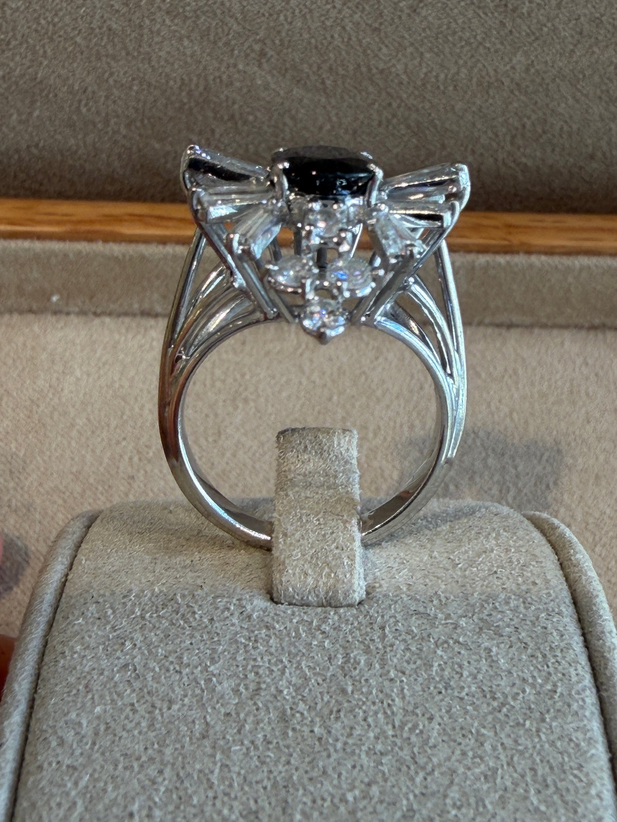 BAGUE ANCIENNE BALLERINE SAPHIR & DIAMANTS