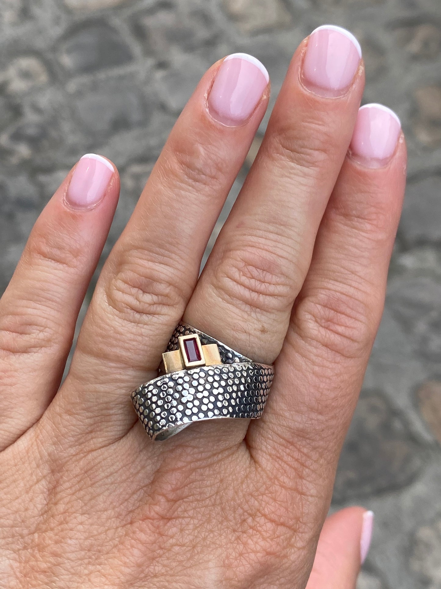 JANINE RENARD (1947), BAGUE MODERNISTE