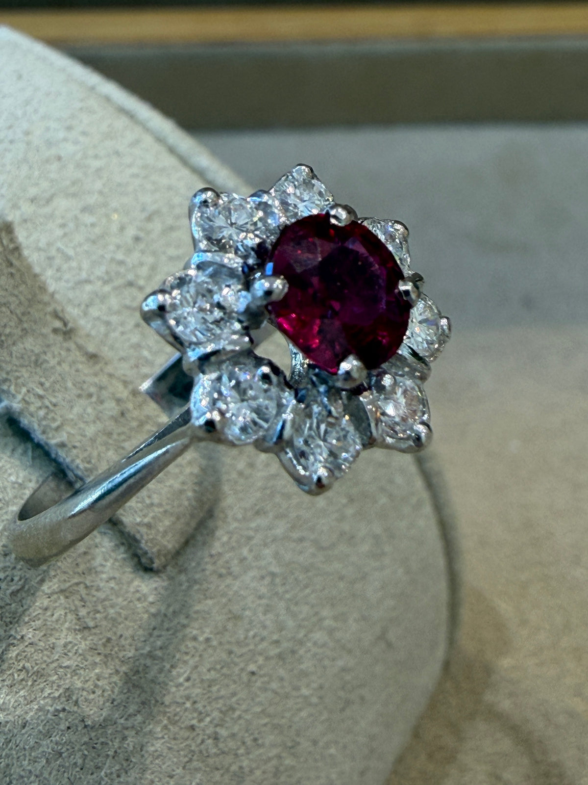 BAGUE MARGUERITE RUBIS  & DIAMANTS