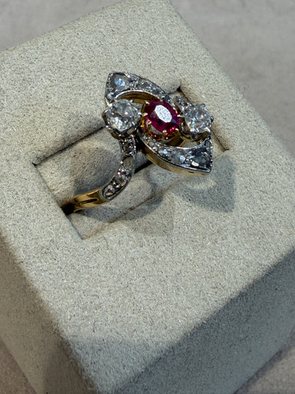 BAGUE ANCIENNE RUBIS & DIAMANTS