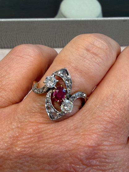 BAGUE ANCIENNE RUBIS & DIAMANTS