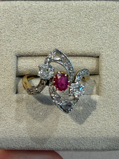 BAGUE ANCIENNE RUBIS & DIAMANTS