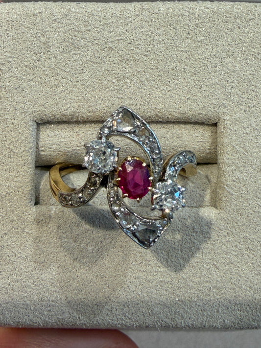 BAGUE ANCIENNE RUBIS & DIAMANTS