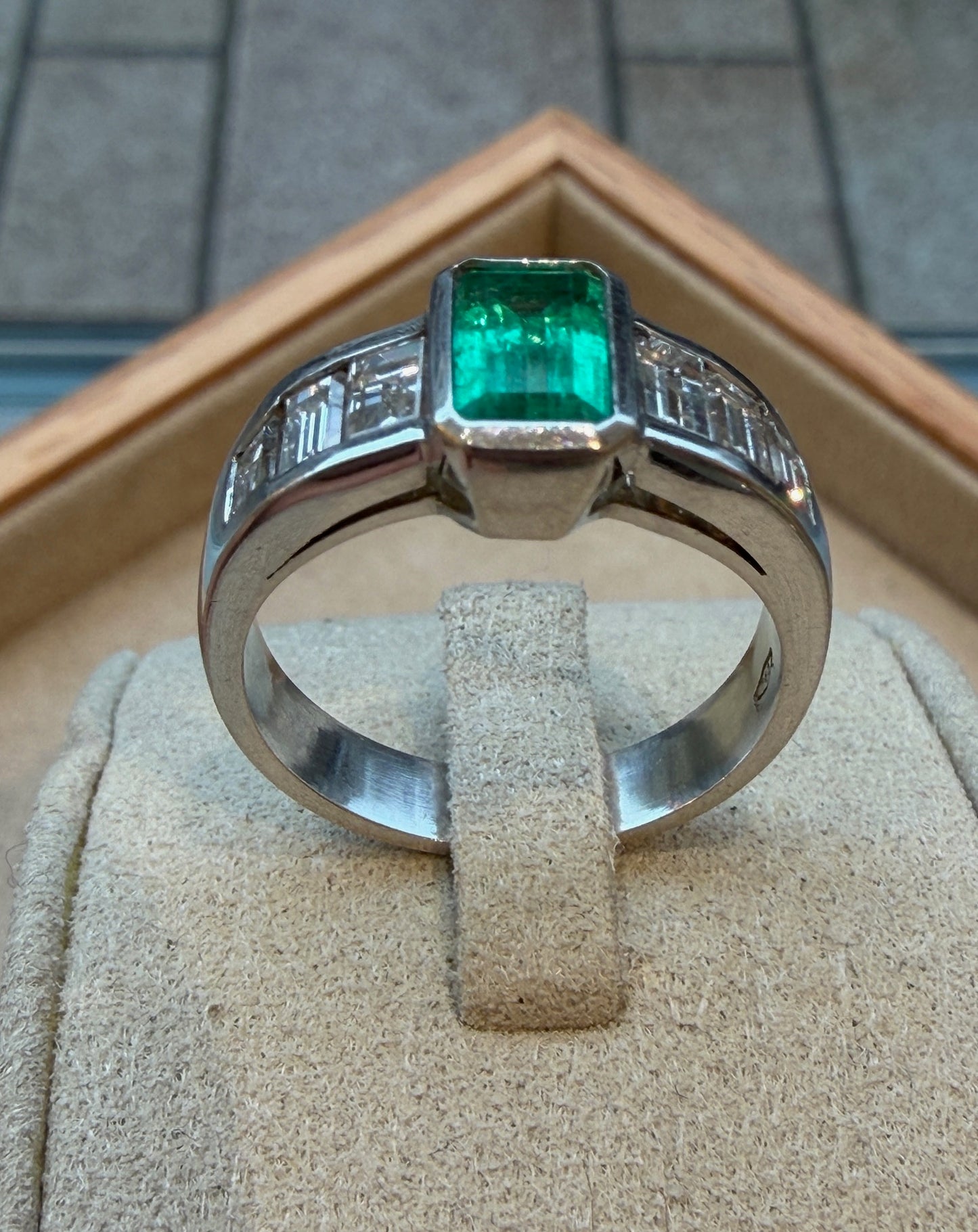 BAGUE EMERAUDE & DIAMANTS