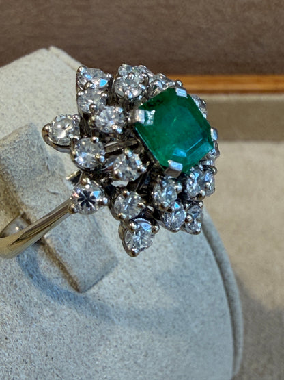 BAGUE EN OR GRIS, DIAMANTS & EMERAUDE