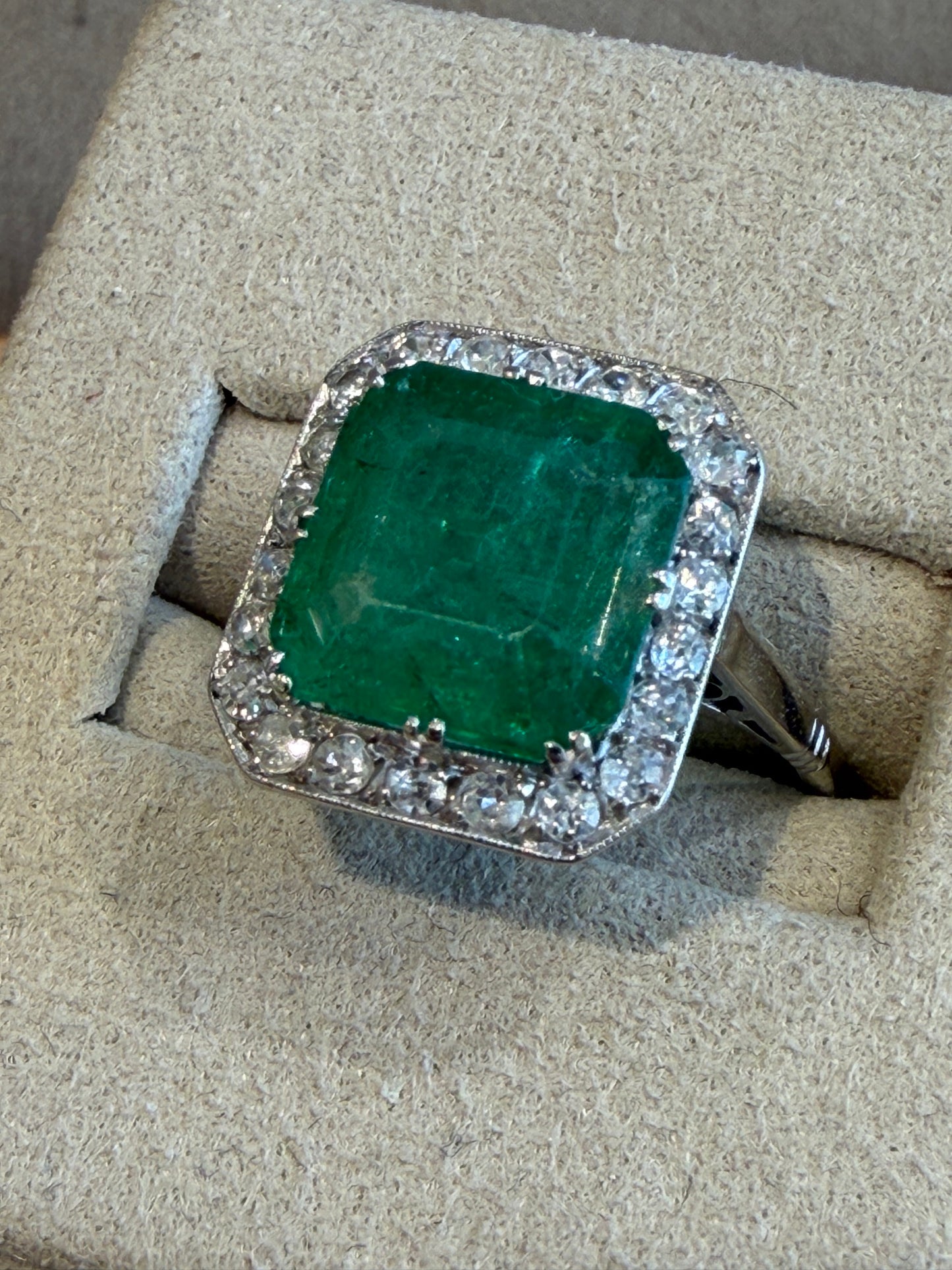 BAGUE ART DECO EMERAUDE  & DIAMANTS