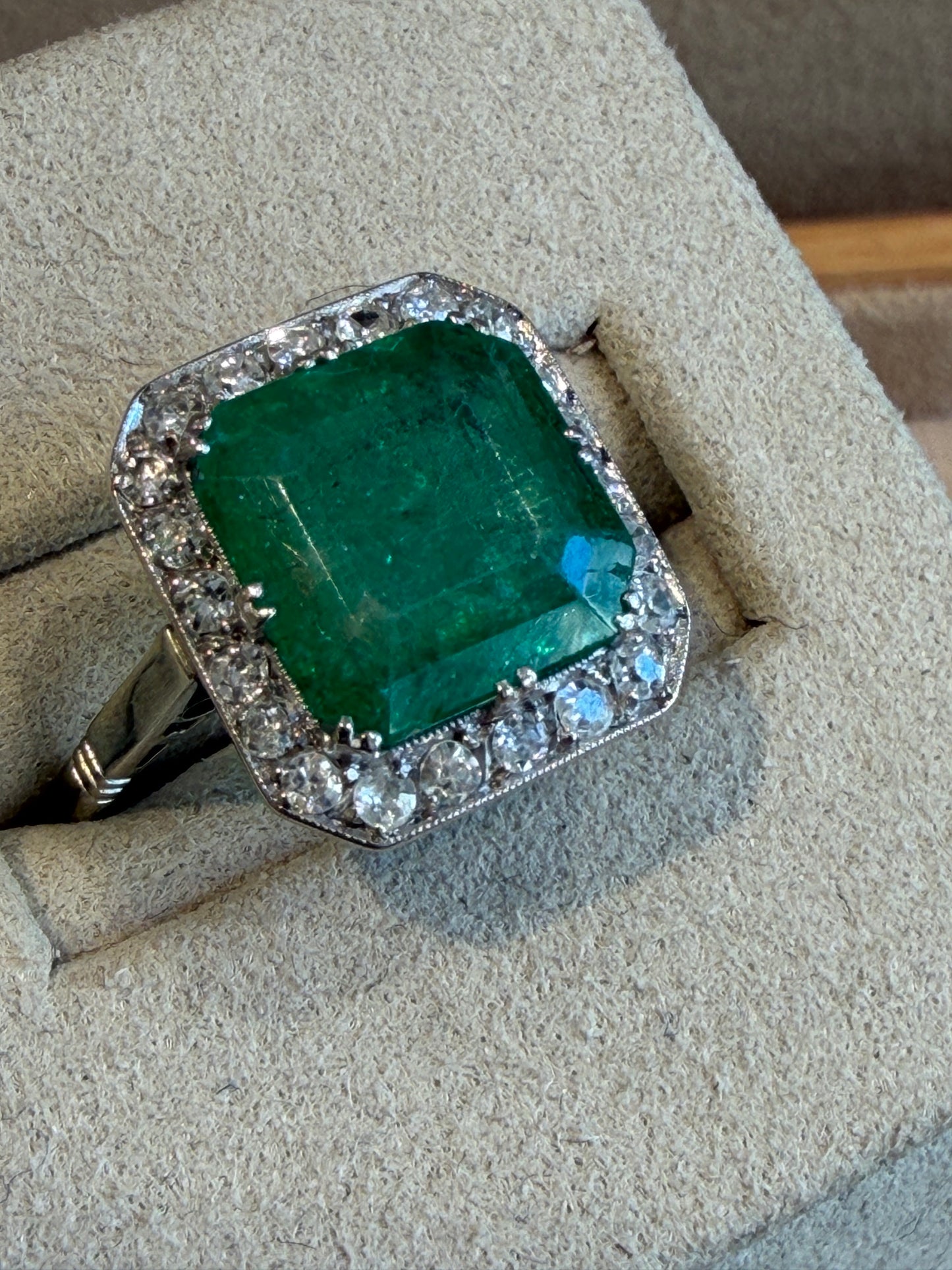 BAGUE ART DECO EMERAUDE  & DIAMANTS