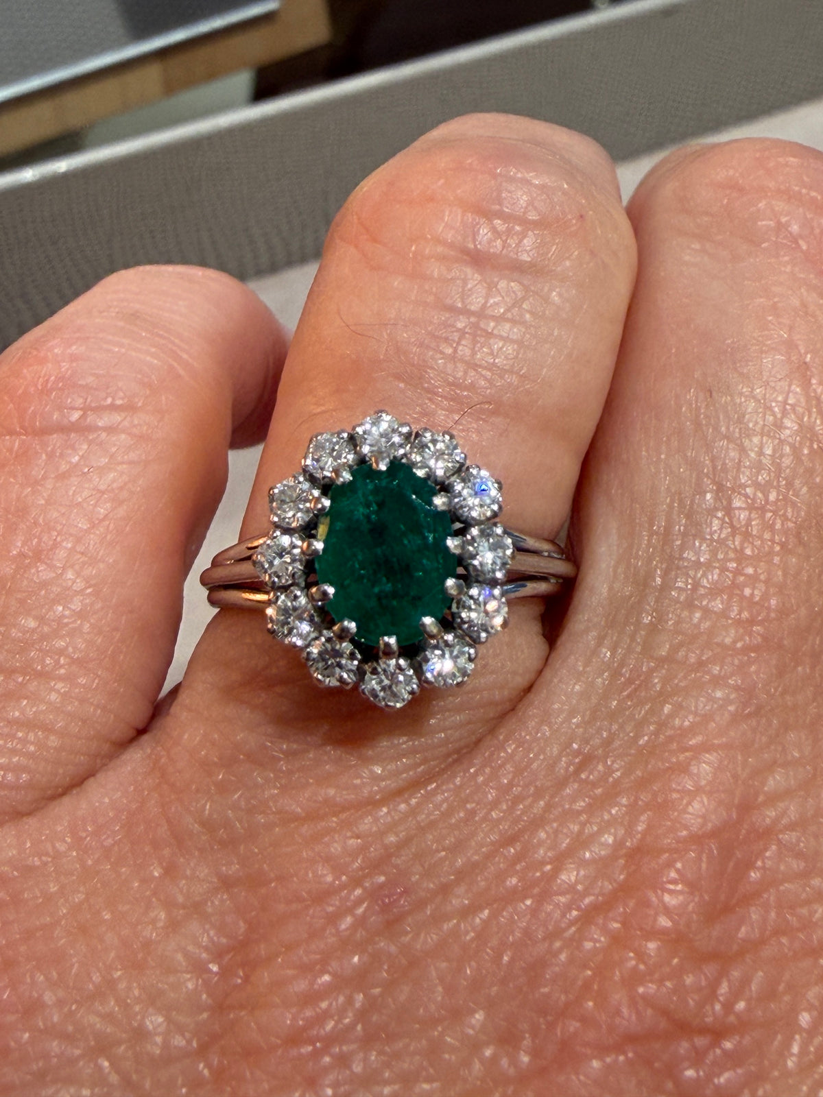 BAGUE ANCIENNE MARGUERITE EMERAUDE & DIAMANTS