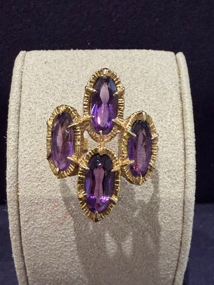 BAGUE SEVENTIES OR TEXTURE & AMETHYSTES