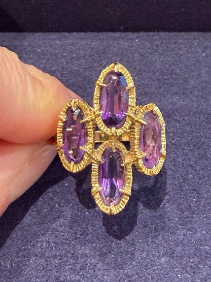 BAGUE SEVENTIES OR TEXTURE & AMETHYSTES