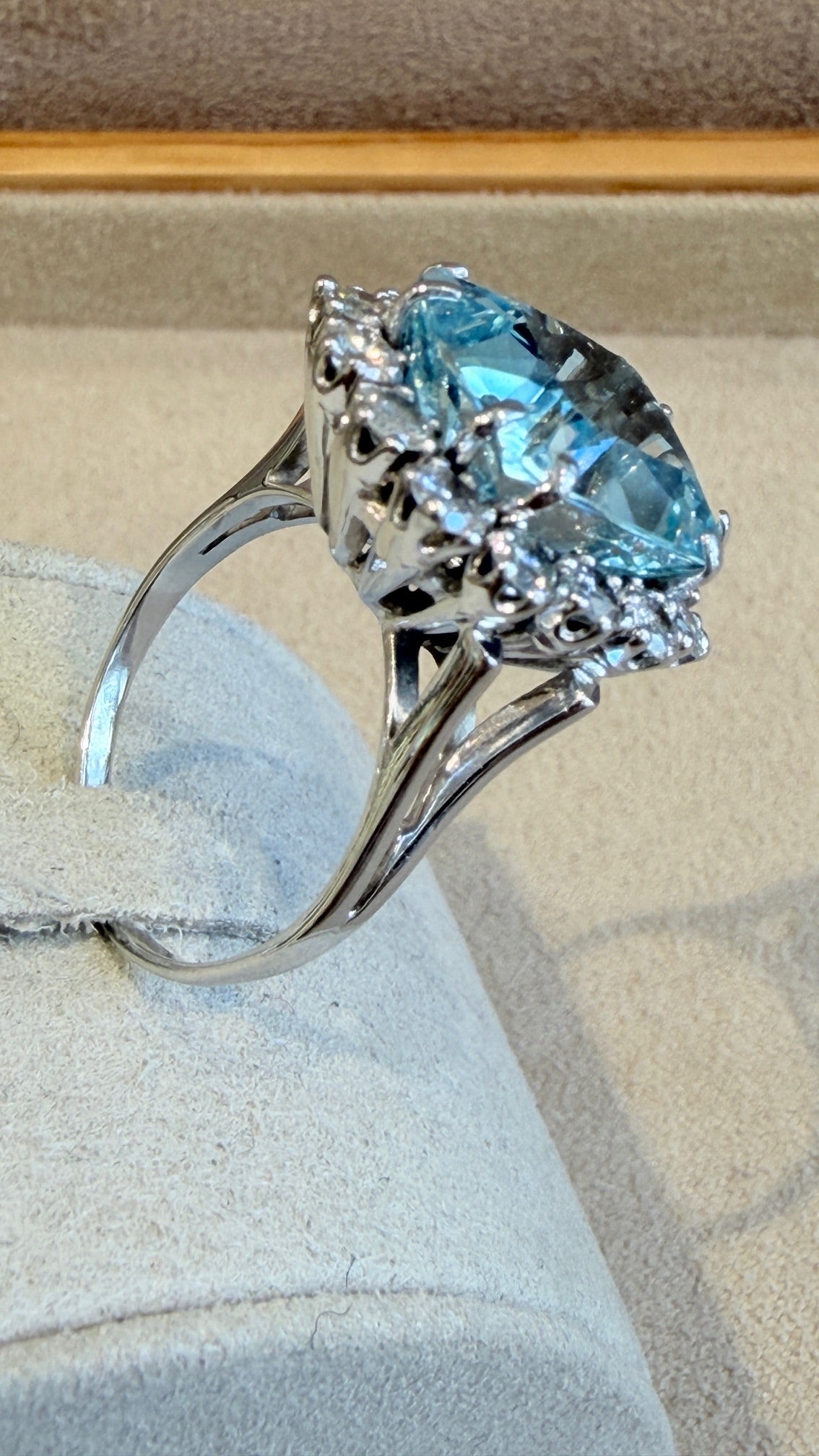 BAGUE COCKTAIL AIGUE-MARINE & DIAMANTS