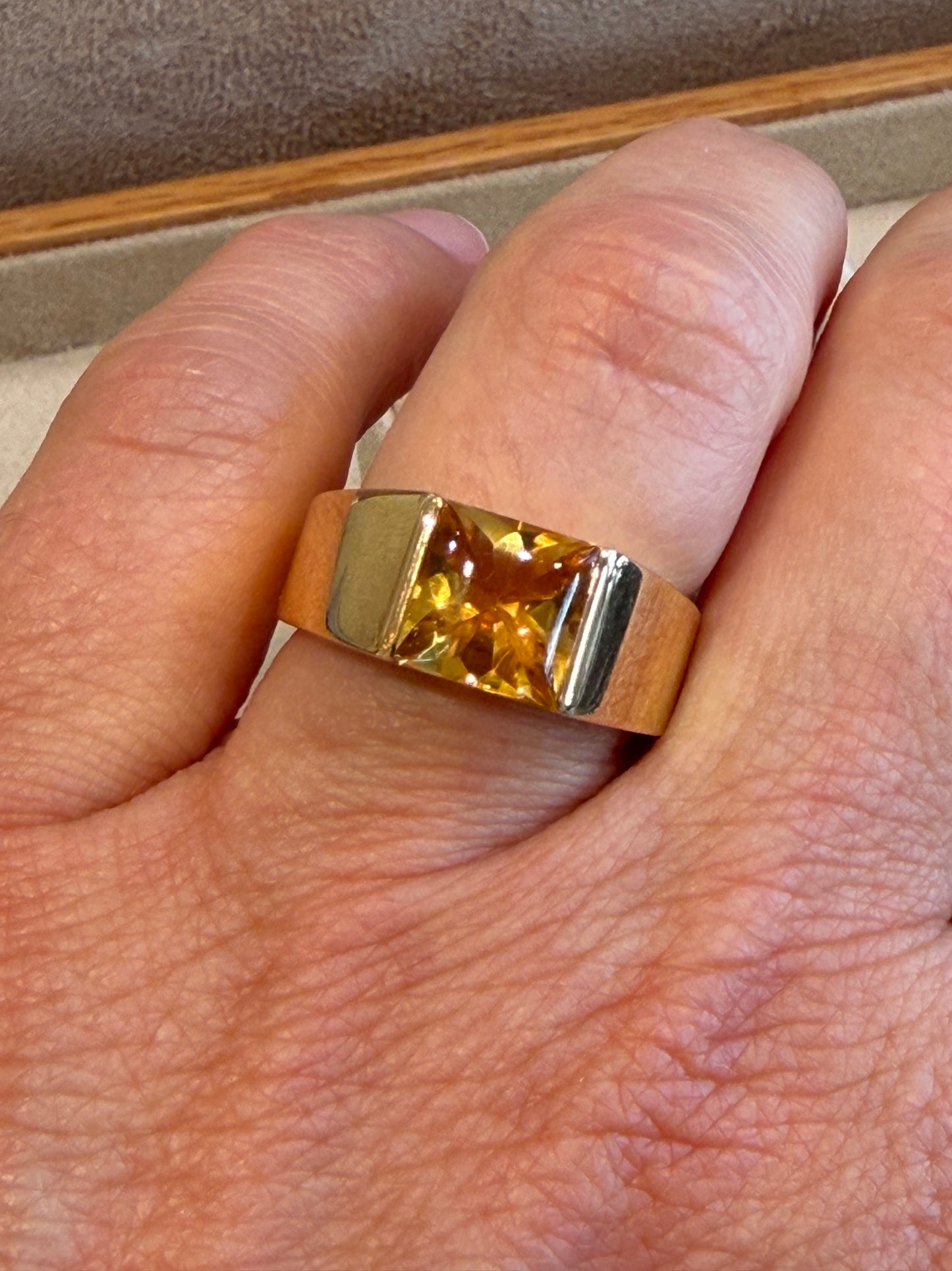 CARTIER, BAGUE TANK OR JAUNE  & CITRINE