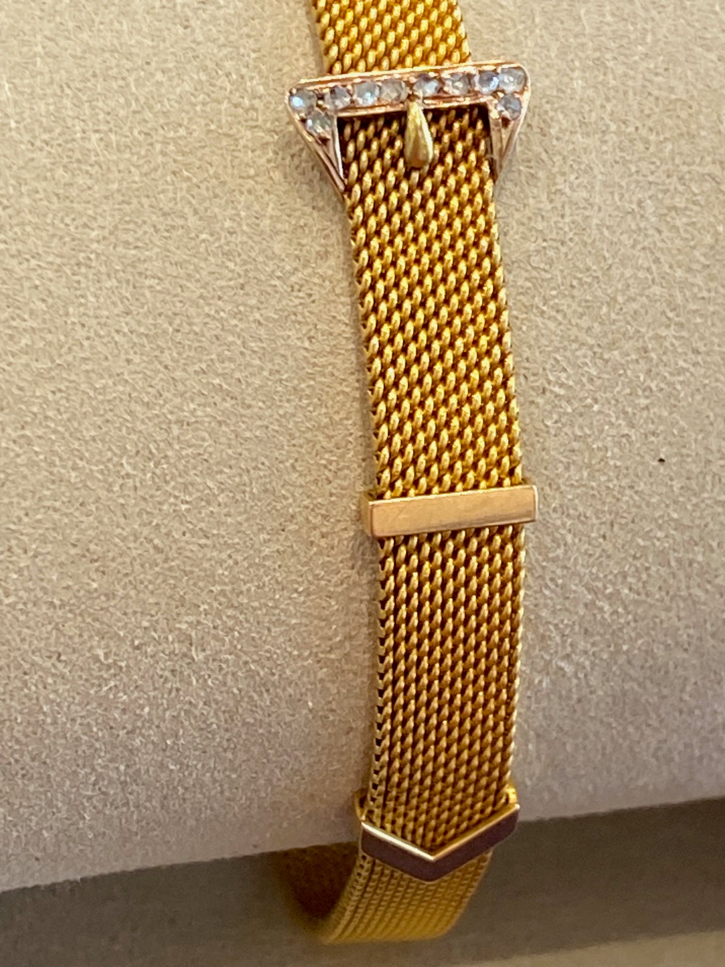 Bracelet ancien en or maille milanaise  au motif de ceinture