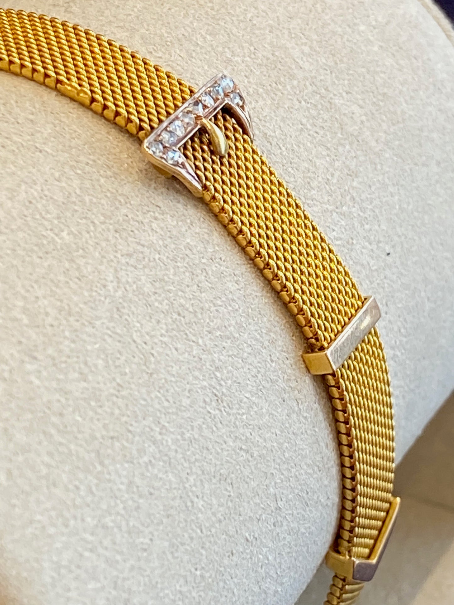 Bracelet ancien en or maille milanaise  au motif de ceinture