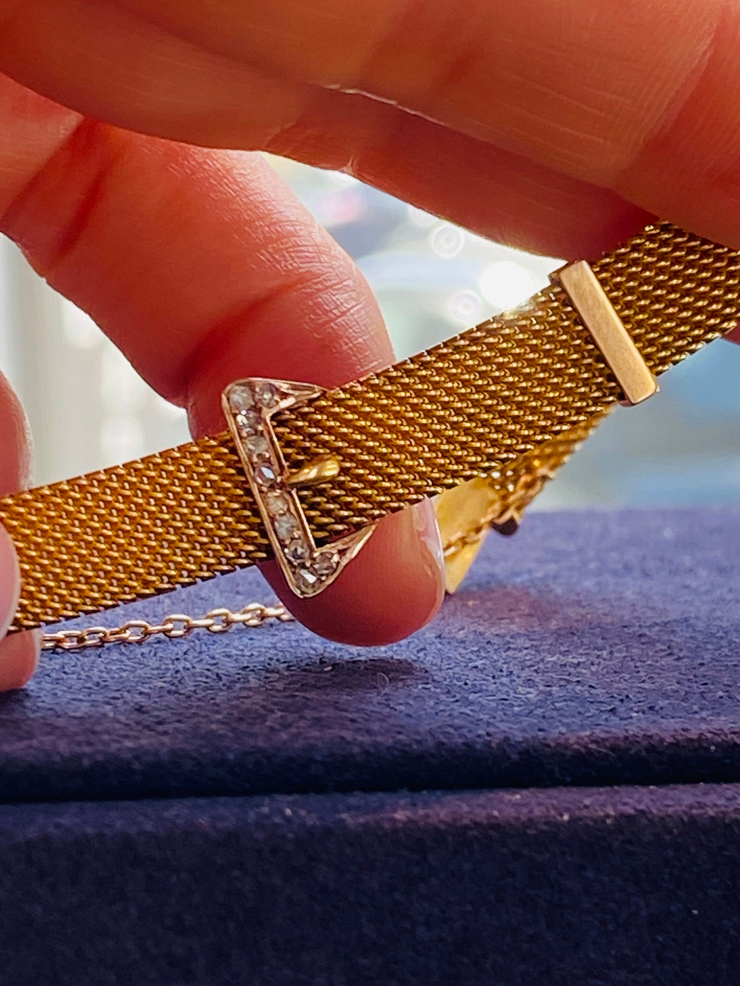 Bracelet ancien en or maille milanaise  au motif de ceinture